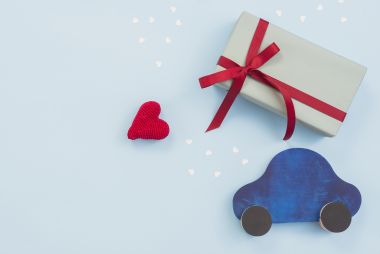 Подарунки для водіїв: стильні варіанти для справжніх чоловіків