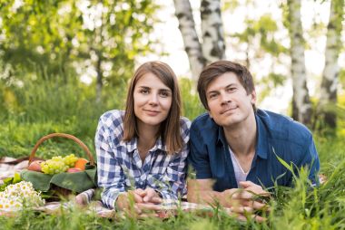 Що подарувати молодятам на весілля: оригінальні ідеї з характером